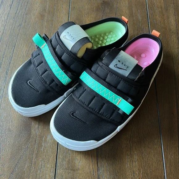 NWOT Nike Off-Line Slip-On  display picture 3